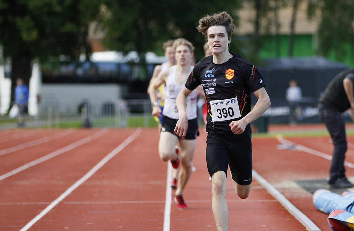 Esten Hansen-Møllerud Hauen hadde sin velkjente spurt på plass og tok UM-gullet på 3000 m. (Foto: Vestpress)