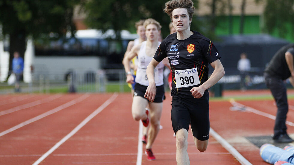 Esten Hansen-Møllerud Hauen hadde sin velkjente spurt på plass og tok UM-gullet på 3000 m. (Foto: Vestpress)