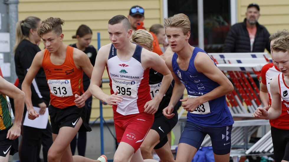 Magnus Øyen (395) på start på 2000 m søndag. (Foto: Vestpress)
