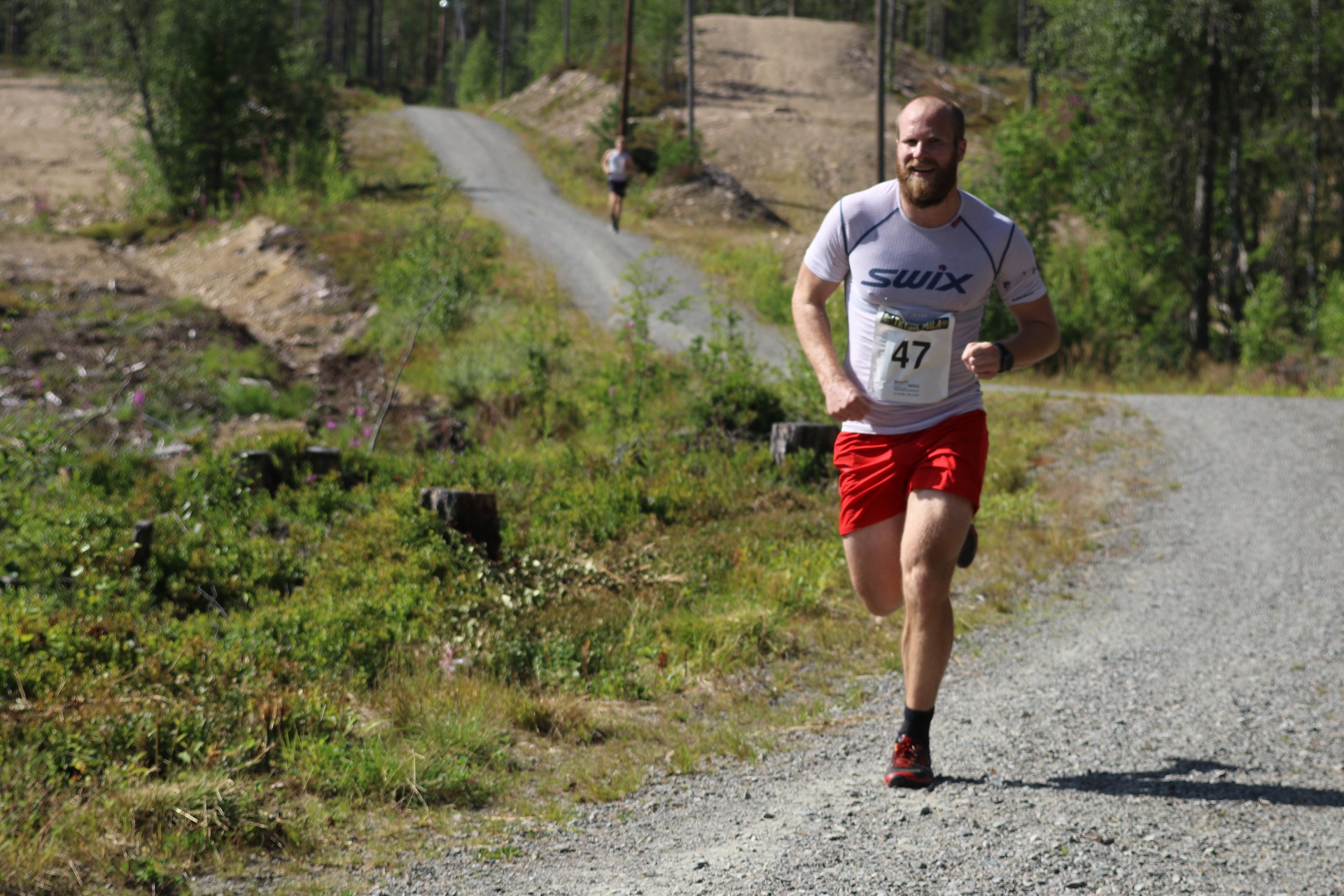 Vinner 10 km Ivar Hesselberg Indby mot mål.jpg