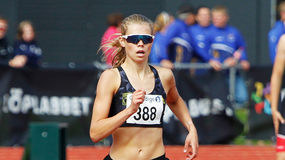 Malin Hoelsveen på vei inn til UM-gull på 800 m. (Foto: Vestpress)