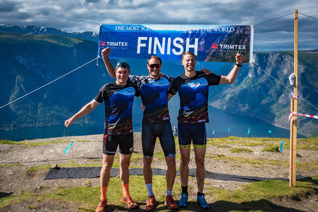 De tre beste i herreklassen i årets utgave av Axtri ble Jo Ringheim (midten), Eirik Finne (venstre) og Anders Scharffscher Engeset (høyre). (Foto: arrangøren)