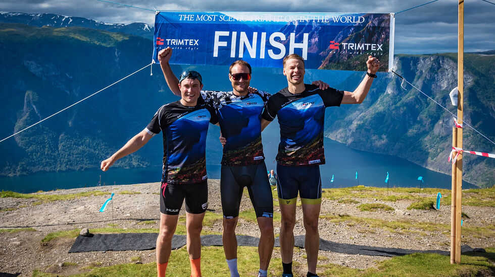 De tre beste i herreklassen i årets utgave av Axtri ble Jo Ringheim (midten), Eirik Finne (venstre) og Anders Scharffscher Engeset (høyre). (Foto: arrangøren)