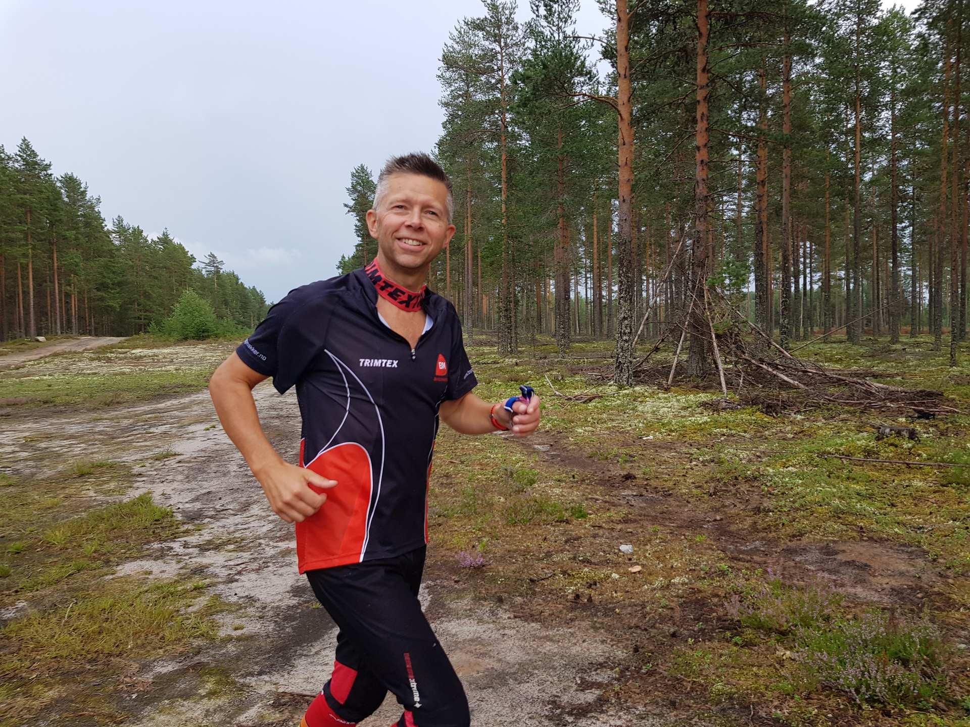 Kenneth Bilstad varmer opp og vant H 5,5 km.jpg
