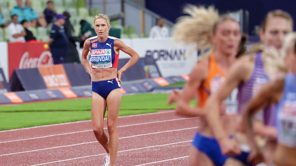 Brøt 5000 m-løpet: Vel halvveis måtte Karoline Bjerkeli Grøvdal gi opp håpet om en medalje i München. (Foto: Arne Dag Myking)