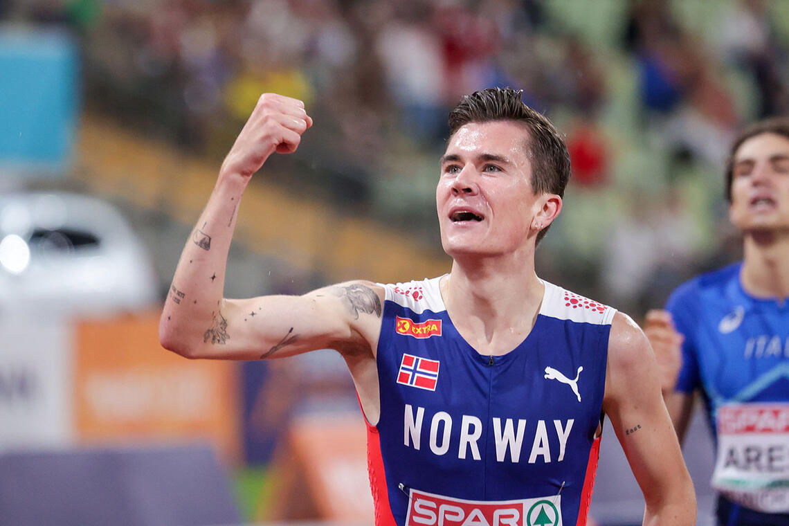 Jakob Ingebrigtsen kan juble over at han lykkes å vinne EM-gull i sin favorittdistanse 1500 meter. (Alle foto: Arne Dag Myking)