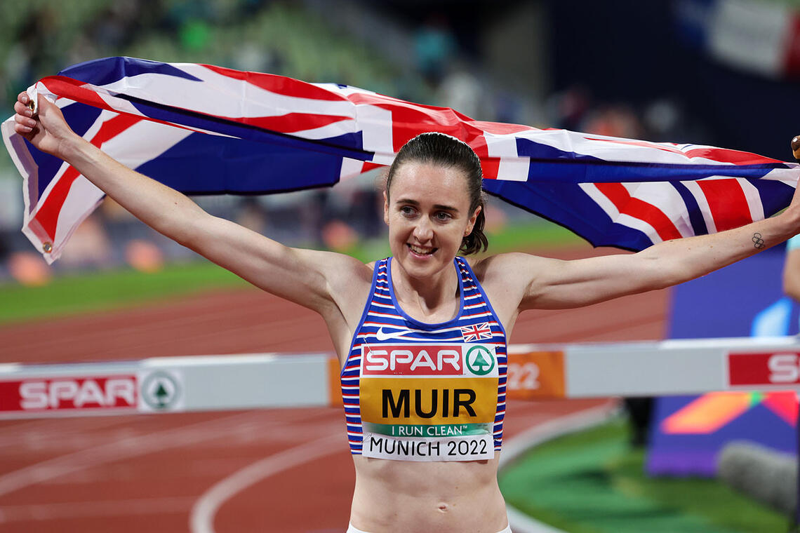 Union Jack: Laura Muir feirer 1500 m-seieren med det britiske flagget.  (Foto: Arne Dag Myking)