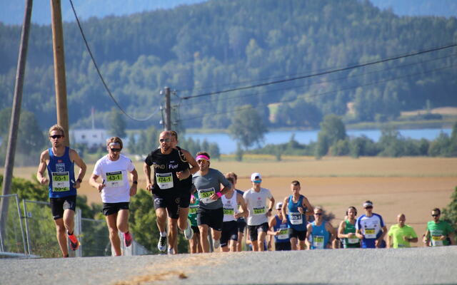 Lørdag arrangeres den populære Ringeriksmaraton og maratonstafett. (Arkivfoto: arrangøren)
