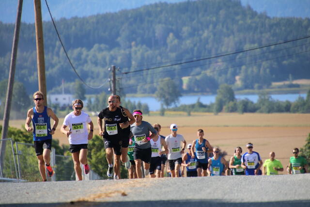 Lørdag arrangeres den populære Ringeriksmaraton og maratonstafett. (Arkivfoto: arrangøren)
