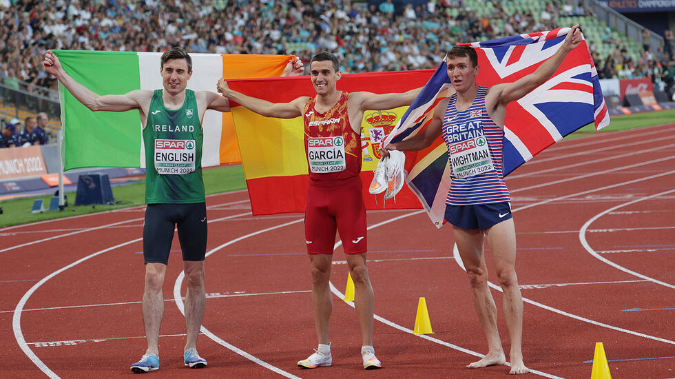 Medaljevinnerne: (f.v.) iren Mark English, en strålende fornøyd spanjol, Mariano Garcia, og en litt mer avmålt Jake Wightman. (Foto: Arne Dag Myking)