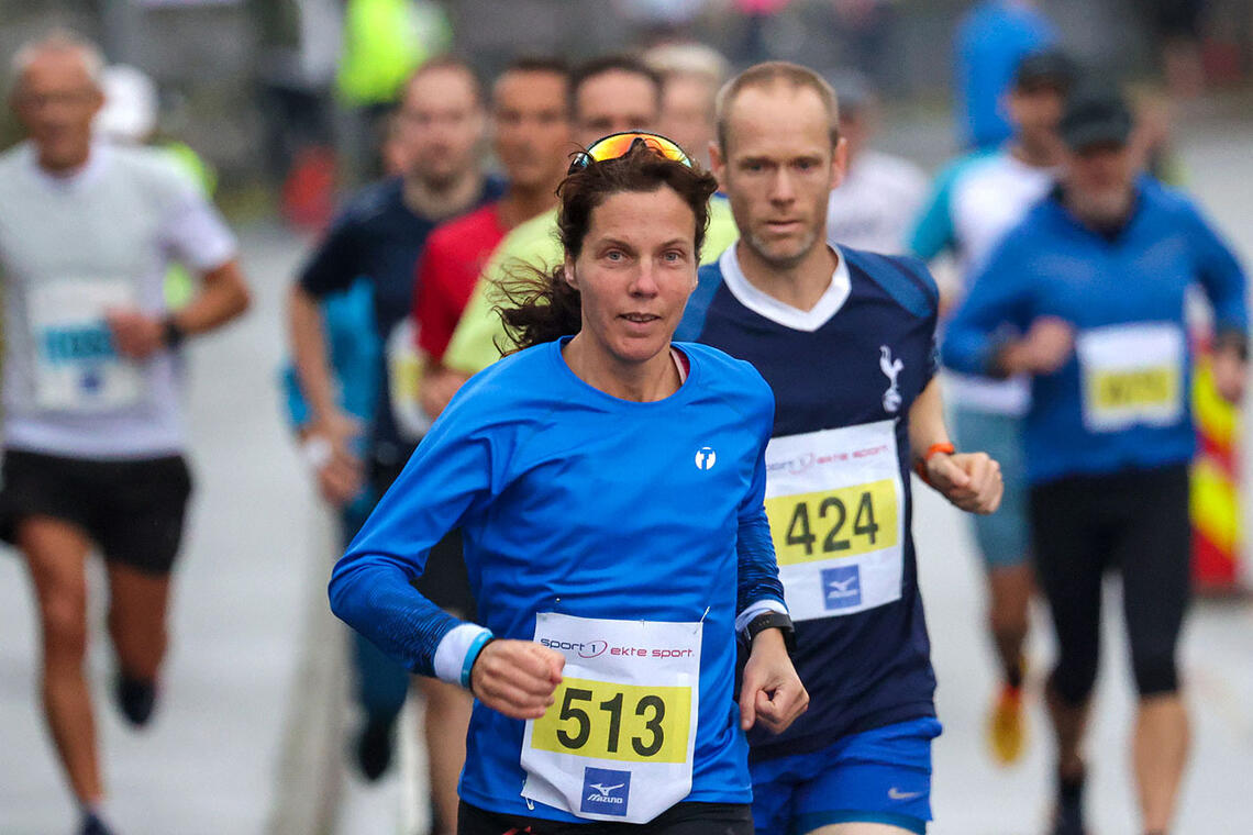 Grethe Jørgensen er i front ut fra 10 km-starten og løper inn til ny personlig bestetid. (Alle foto: Arne Dag Myking)