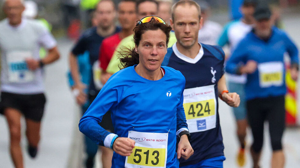 Grethe Jørgensen er i front ut fra 10 km-starten og løper inn til ny personlig bestetid. (Alle foto: Arne Dag Myking)