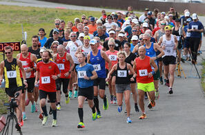 Starten på Eidsvoll Verk 6-timers 2022. (Foto: Kjell Vigestad)