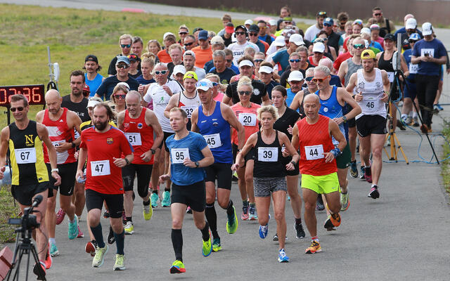 Starten på Eidsvoll Verk 6-timers 2022. (Foto: Kjell Vigestad)