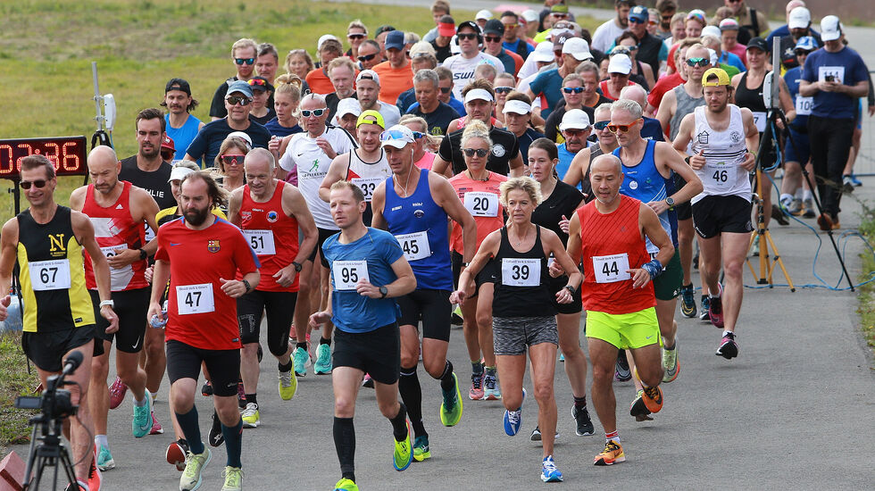 Starten på Eidsvoll Verk 6-timers 2022. (Foto: Kjell Vigestad)