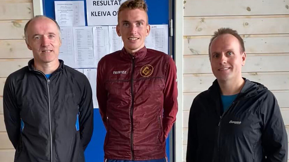 Marius Vedvik (i midten) tok løyperekorden i Kleiva Opp. Joar Sunde (tv.) ble nummer to og Roy Aron Brenvik Myklebust ble nummer tre. (Foto: Edvar Tvinnereim)