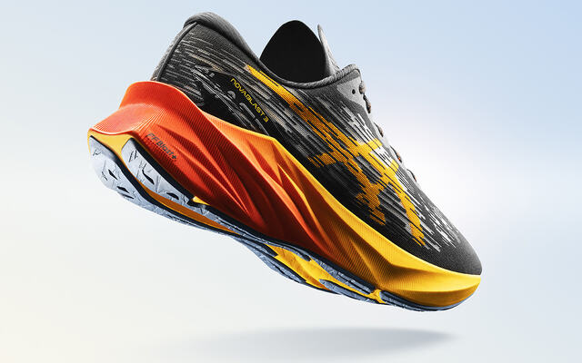 Den populære treningsskoen Asics Novablast ble i september lansert i 3. utgave. (Foto: Asics)