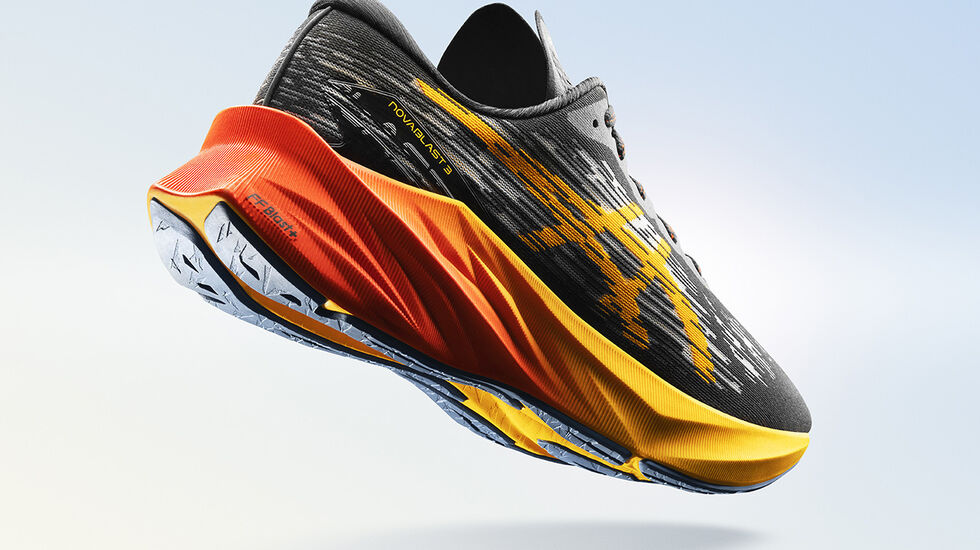 Den populære treningsskoen Asics Novablast ble i september lansert i 3. utgave. (Foto: Asics)