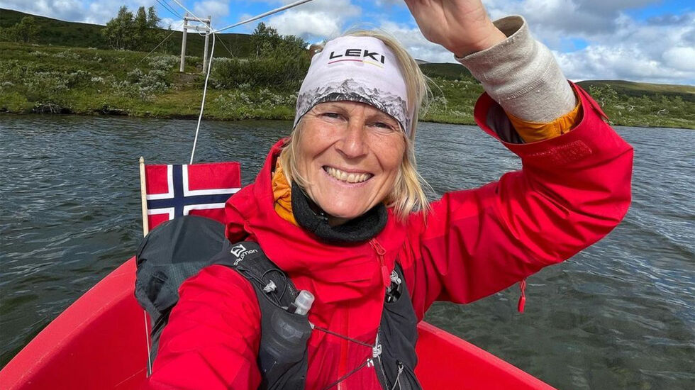 Mona Kjeldsberg løper på sti fra Nordkapp til Lindesnes. Her får hun et artig avbrekk med selvbetjent
