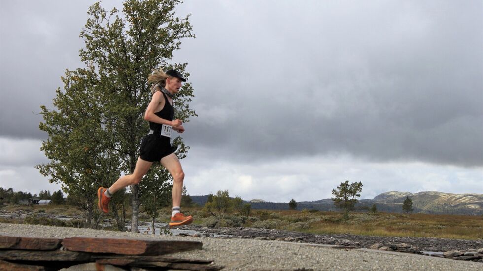 Stian Dahl Sommerseth med Rondane for sine føtter. (Foto fra løpets facebookside)