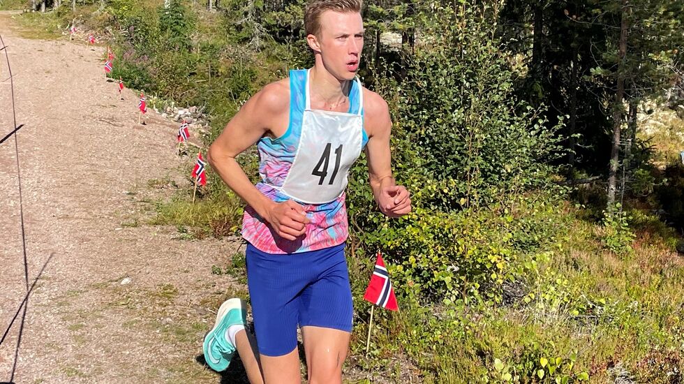 Emil Hagevik Bakke spurter inn til sin første seier i Grensetrimmen.