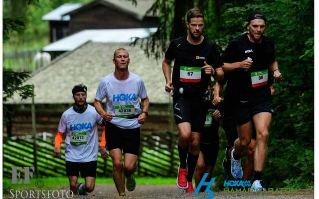 Fra starten i det siste H3 Hamar Hoka Maraton i 2022. (Foto: EF Sportsfoto)