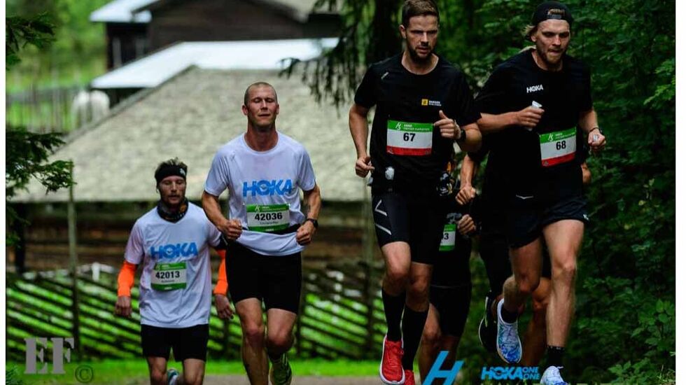 Fra starten i det siste H3 Hamar Hoka Maraton i 2022. (Foto: EF Sportsfoto)
