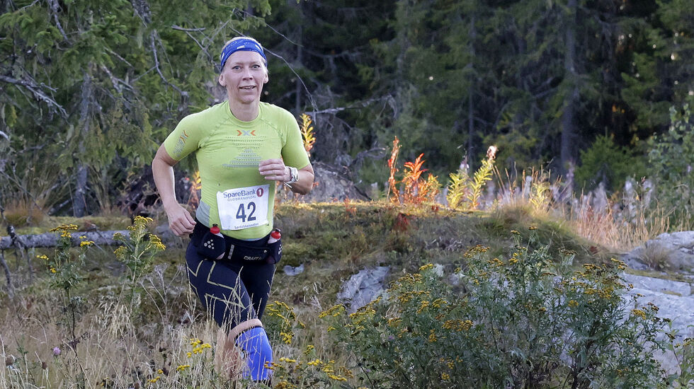 Veteran i Sørdalskarusellen, Hanne Monica Storhagen, var en av de 240 deltakerne i årets Olympiaparkløp. Her har hun klatret 300 høydemeter og er ved løypas høyeste punkt ved Kanalen.