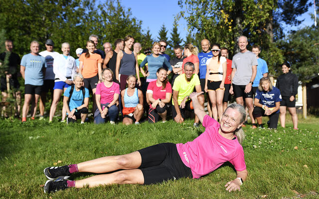 Marit Tørstad liker å inspirere og motivere andre til å løpe. Dette gjør hun blant annet ved omtrent annenhver tirsdag å lede Kondistreninga ved Sognsvann i Oslo. (Foto: Bjørn Johannessen)