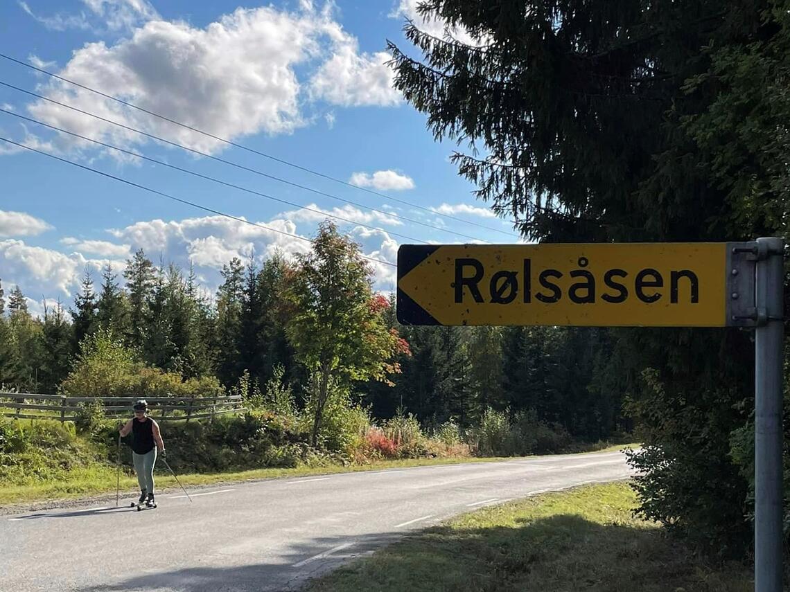 Hanne Sigstad mot mål i det siste løpet fra Hornmoen til Rølsåsen i Sørskogbygda. (Foto: Amund Sigstad)