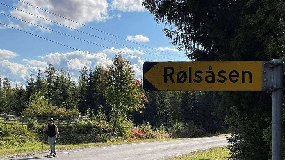 Hanne Sigstad mot mål i det siste løpet fra Hornmoen til Rølsåsen i Sørskogbygda. (Foto: Amund Sigstad)