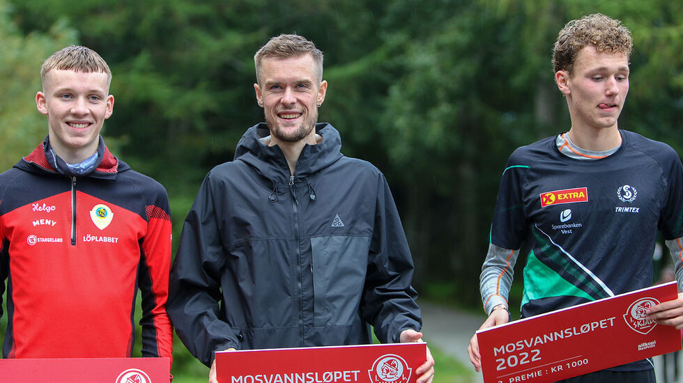 Premiepallen for menn i Mosvannsløpet: Nikolai Gundersen, Filip Ingebrigtsen og Benjamin Rettore. (Alle foto: Einar Søndeland)