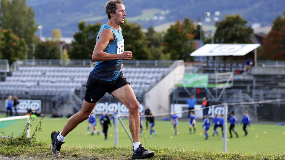 Etter å ha kommet på andreplass i de siste løpene i Sørdalskarusellen, stormer Lars Berger her mot mål som raskeste løper i Elvaløpet.