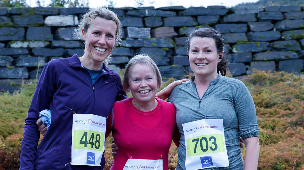 Jevnt mellom disse tre på 5 km: Hildegunn Baravelli, Tonje Fløystad og Christine Bergvatn.