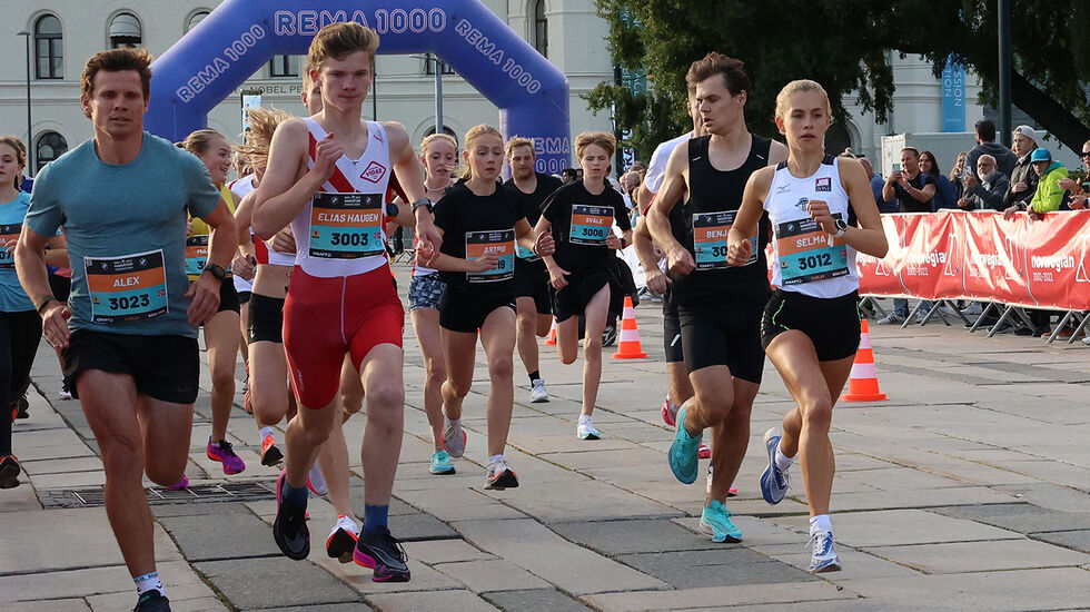 Selma Løchen Engdahl åpner friskt og tar kontroll på feltet. (Foto: Tom-Arild Hansen)