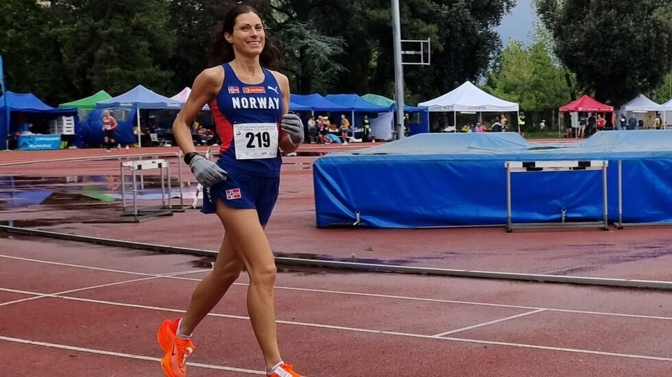 Ranveig Hansen løper jevnt og flott og er når dette skriver på 6. plass drøyt halvveis i EM 24-timers. (Foto: Aina Nygård)