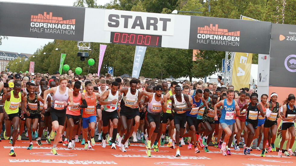 Start elite. Vi ser Zerei med sitt mellomnavn Kbrom på startnummet, midt i startfeltet. (Foto: Kjell Vigestad)