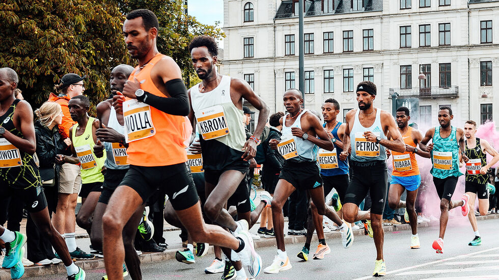 Tilbake i København: Skjalgs Zerei Kbrom Mezngi var to sekunder unna å løpe halvmaraton under timen i fjor. Søndag prøver han på nytt. (Foto: arrangøren)