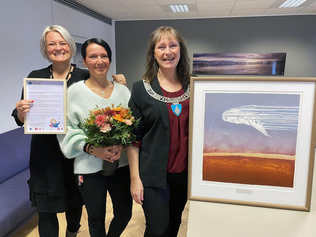 Kristin Jensen, Linda Kristin Suhr, Monica Nielsen holder prisen for årets pårørendekommune