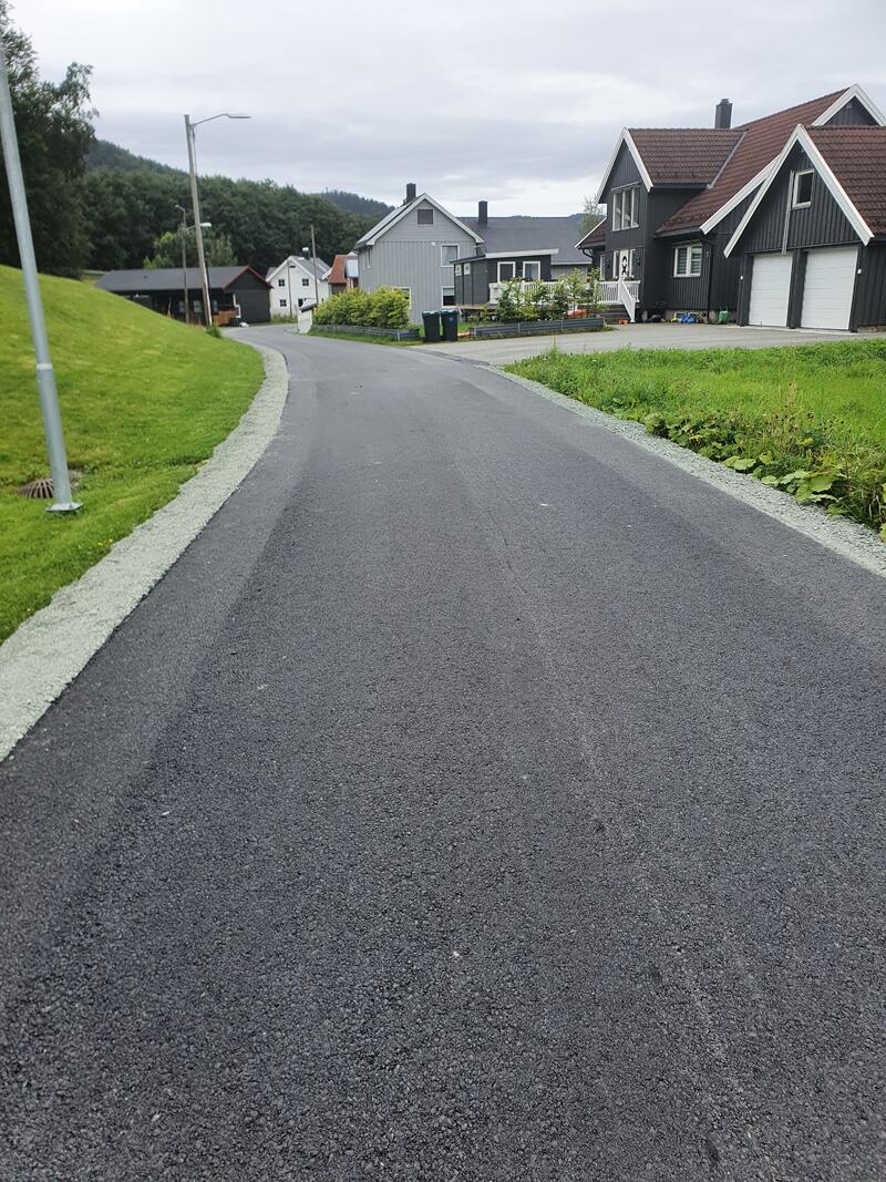Damvegen: Ny asfalt og grusskulder. Alle foto: Melhus kommune.