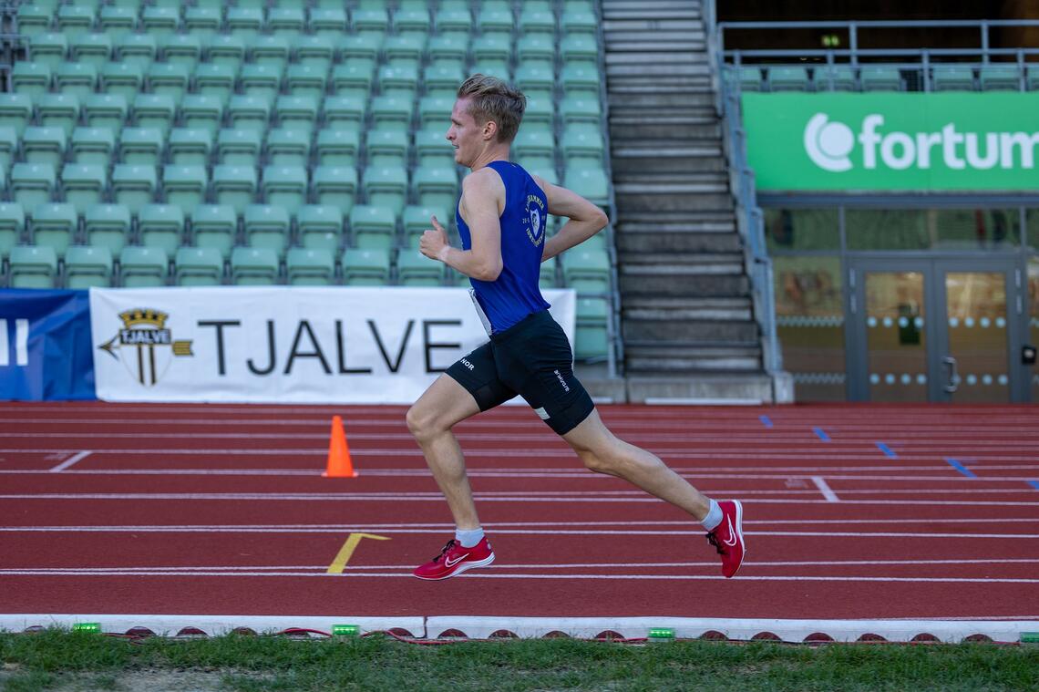 Petter Johansen tok et nytt steg som langdistanseløper på Bislett. (Foto: Samuel Hafsahl)