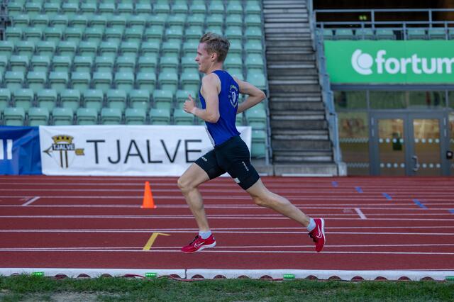 Petter Johansen tok et nytt steg som langdistanseløper på Bislett. (Foto: Samuel Hafsahl)