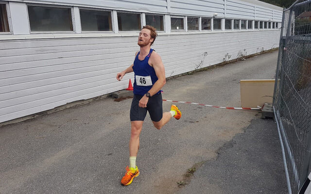 Raskeste løper i lang løype var Andreas Mjåland som løp på 1.44.33. (Foto: arrangøren)