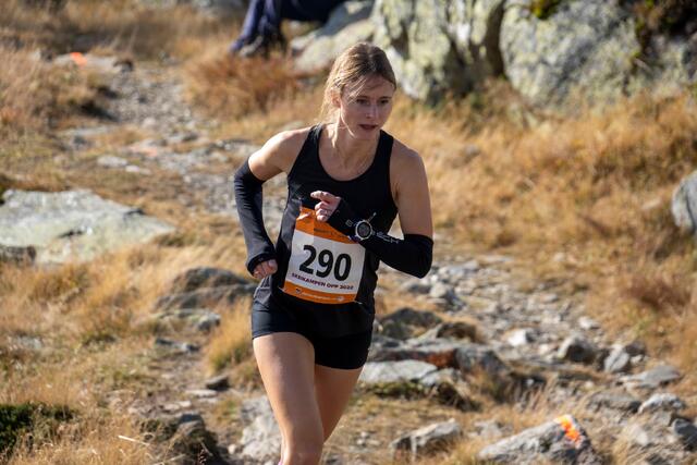 Anna Zielinkiewicz på vei mot seier på toppen av Skeikampen lørdag. (Foto fra Visit Skeikampens facebookside)