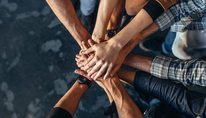 Mange investerer stort i teambygging – men uten å vite om tiltakene faktisk virker. Teamforsker Endre Sjøvold utfordrer ledere til å stille spørsmålet: Hva betaler vi egentlig for? (Foto: Istock.com)