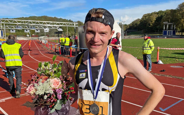 Even Bentzen Løvås fra Halden IL vant halvmaraton i Gøteborg. (Foto: Jonas Aamodt Moræus)
