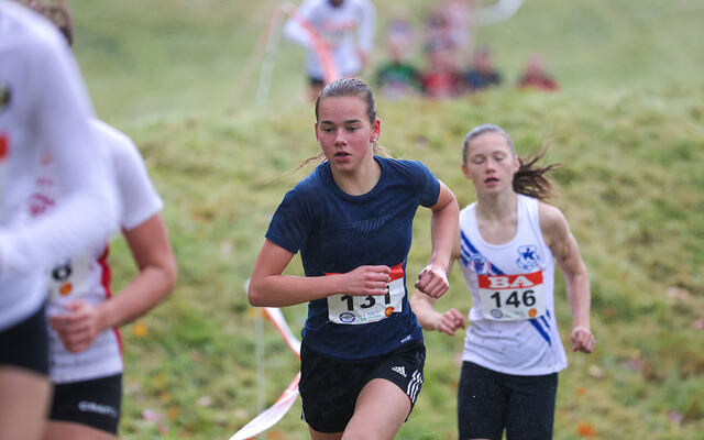 Ingeborg Synstnes Hole ble nummer 5 totalt i feltet med eldre jenter og juniorer. Hun vant klart i Jenter 15 år.