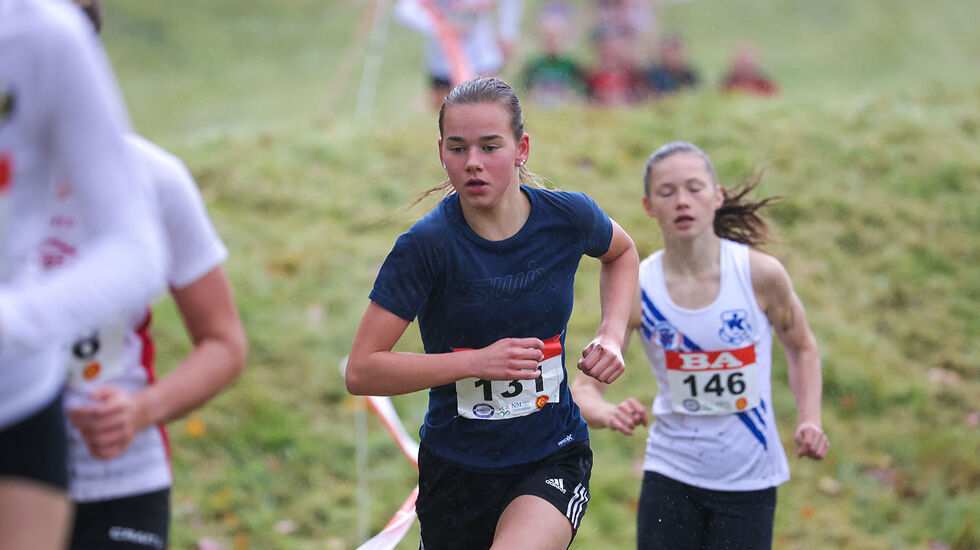 Ingeborg Synstnes Hole ble nummer 5 totalt i feltet med eldre jenter og juniorer. Hun vant klart i Jenter 15 år.