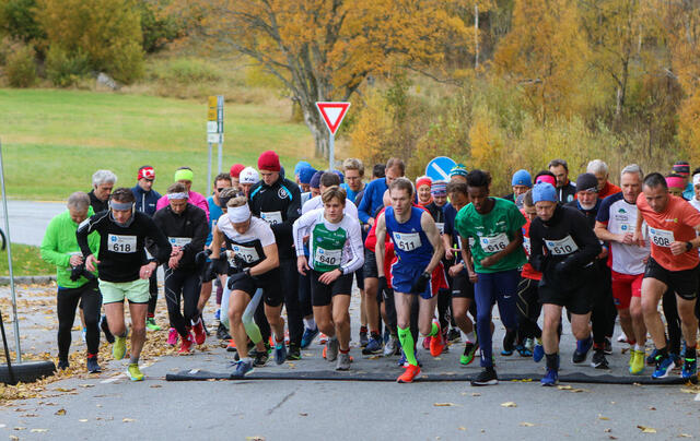 Fra starten på Snipsøyrvatnet Rundt 2019. Foto: Martin Hauge-Nilsen