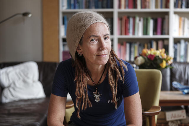 Sunniva Gylver er prest, forfatter og en engasjert samfunnsdebattant. 55-åringen har også leda livssynsprogram på både TV2 og NRK. (Foto: Erlend Berge, Vårt Land)